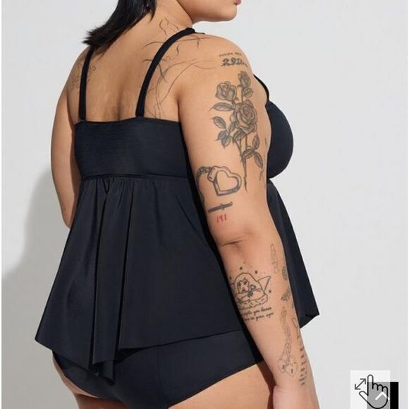 Torrid Wireless V-Neck Tankini top 🖤 - Picture 4 of 8